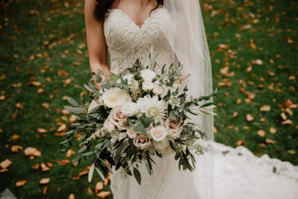 Frau im Hochzeitskleid
