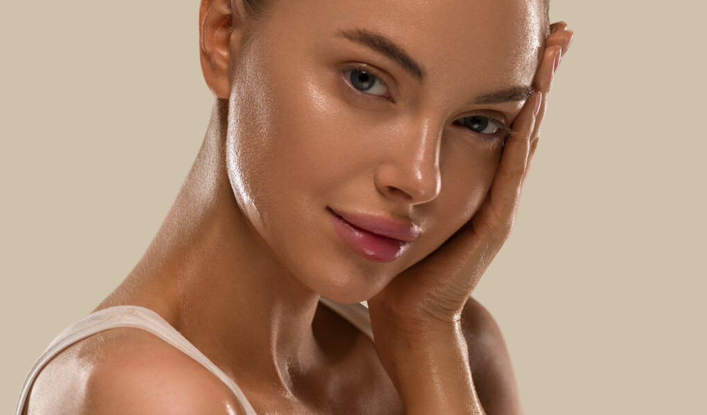 Schöne Frau Gesicht gesunde Haut natürliche Make-up Großaufnahme